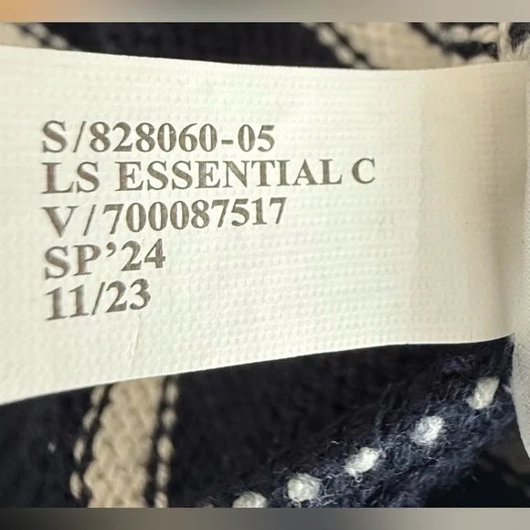 BANANA REPUBLIC Navy Stripe Cotton Silk Sweater
Size Small - Picture 9 of 9